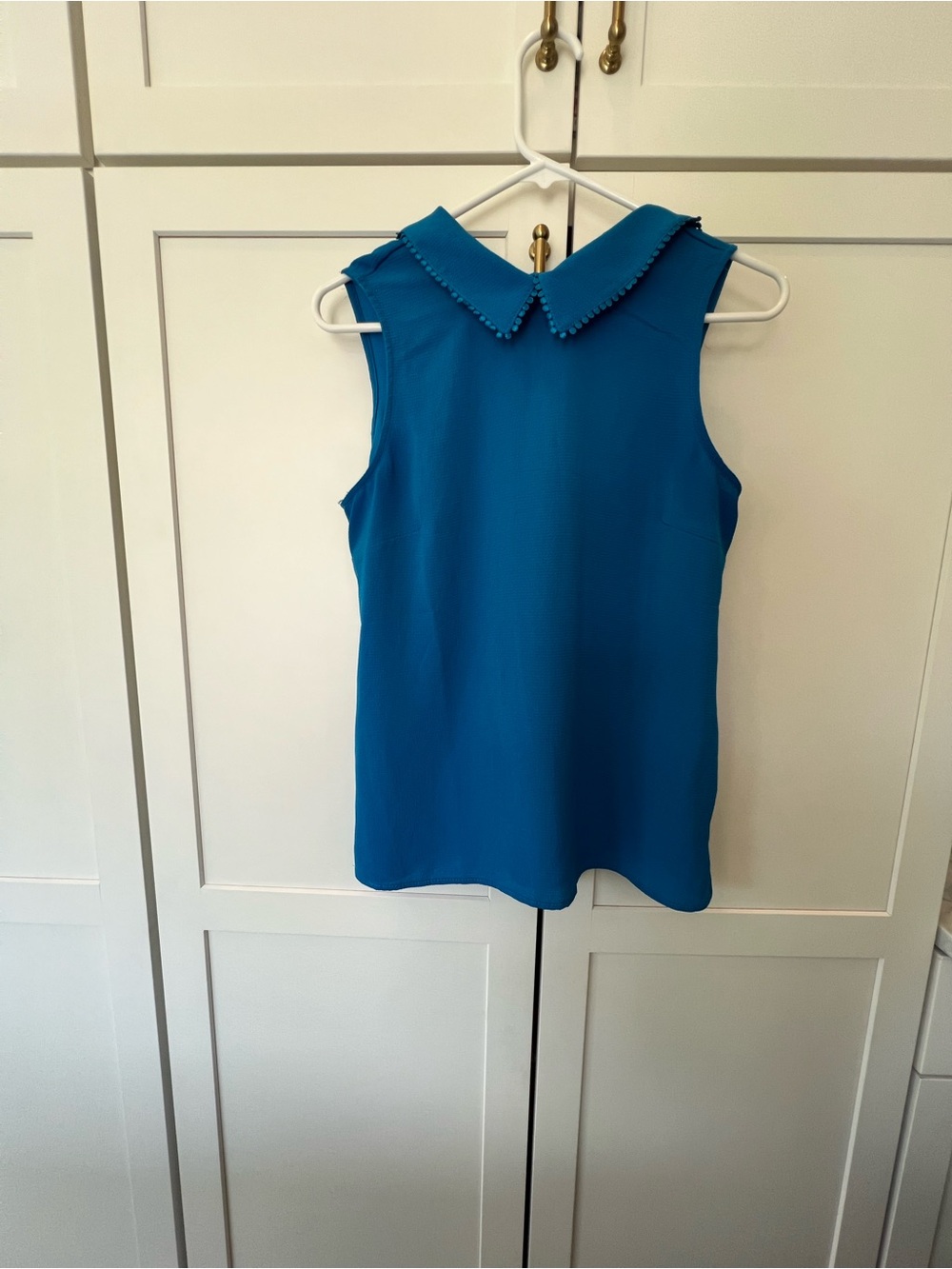 CeCe Sleeveless Blouse with Detailed Peter Pan Collar